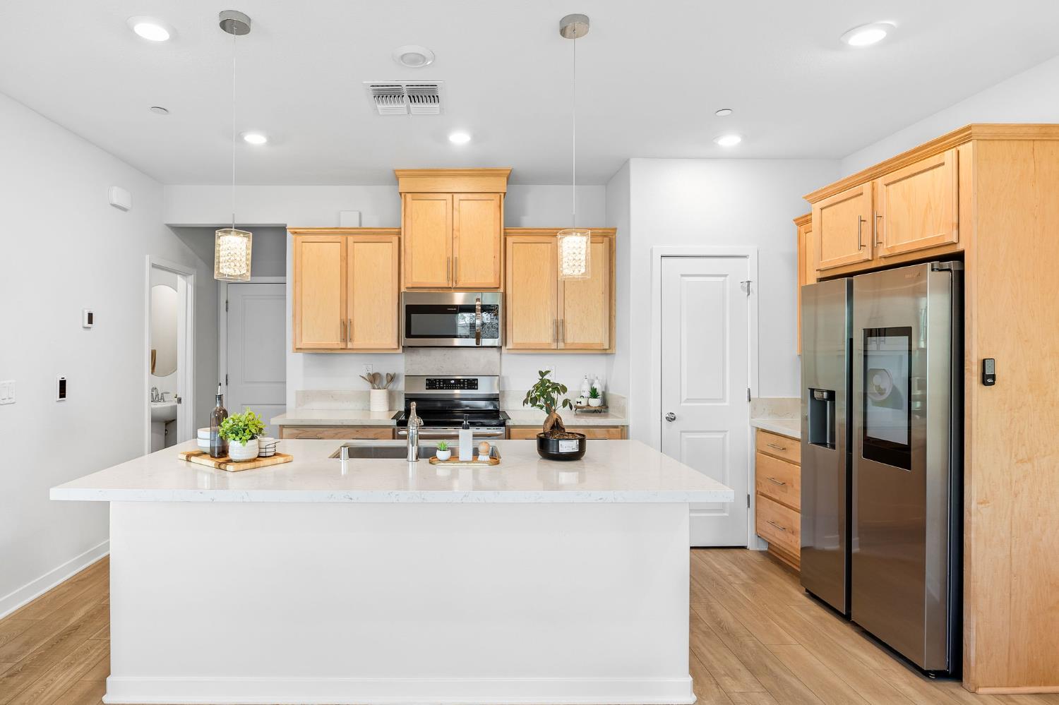 5301 E Commerce Way 54101