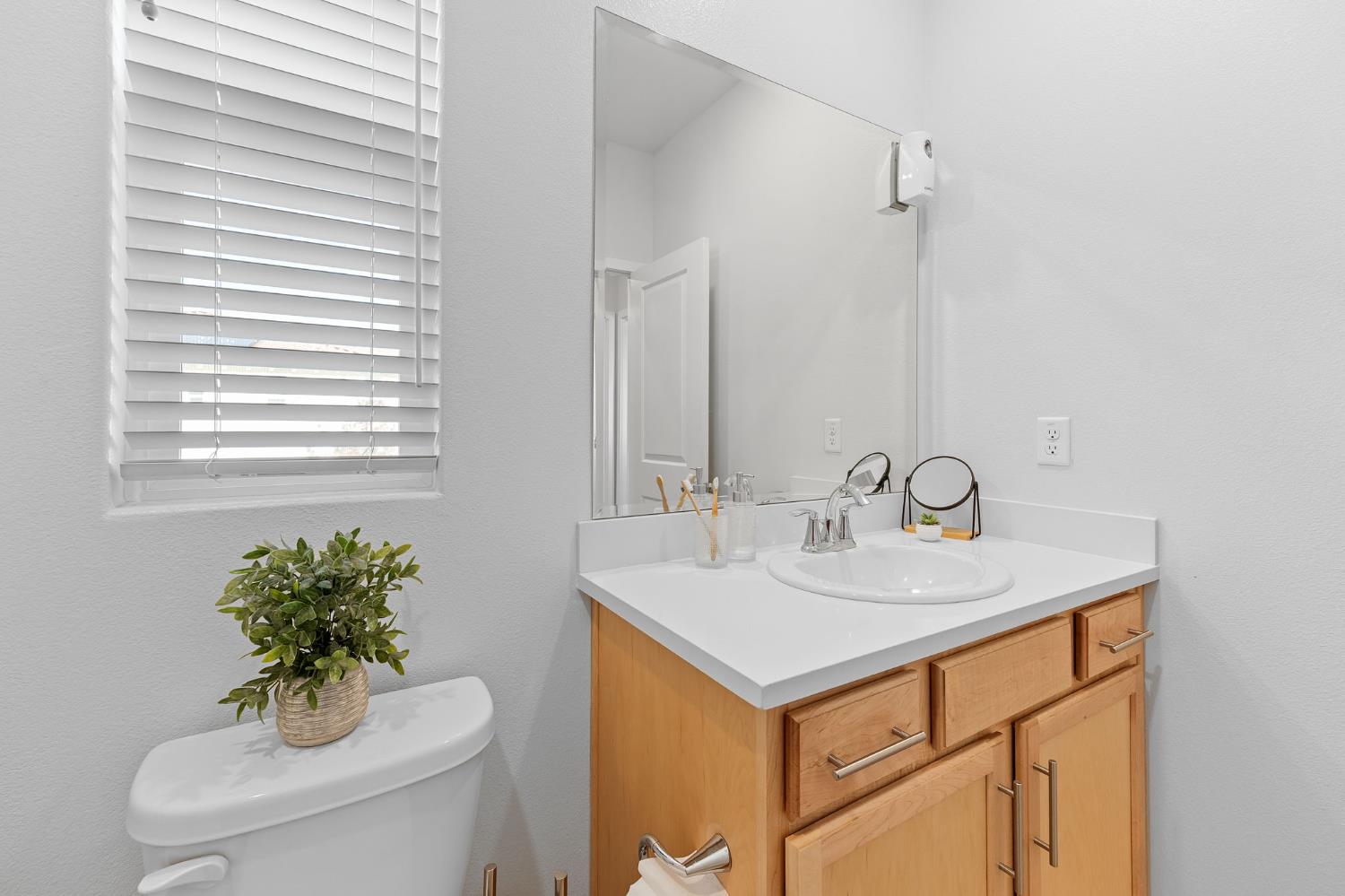 5301 E Commerce Way 54101