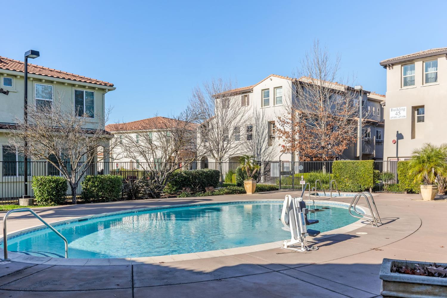 5301 E Commerce Way 54101