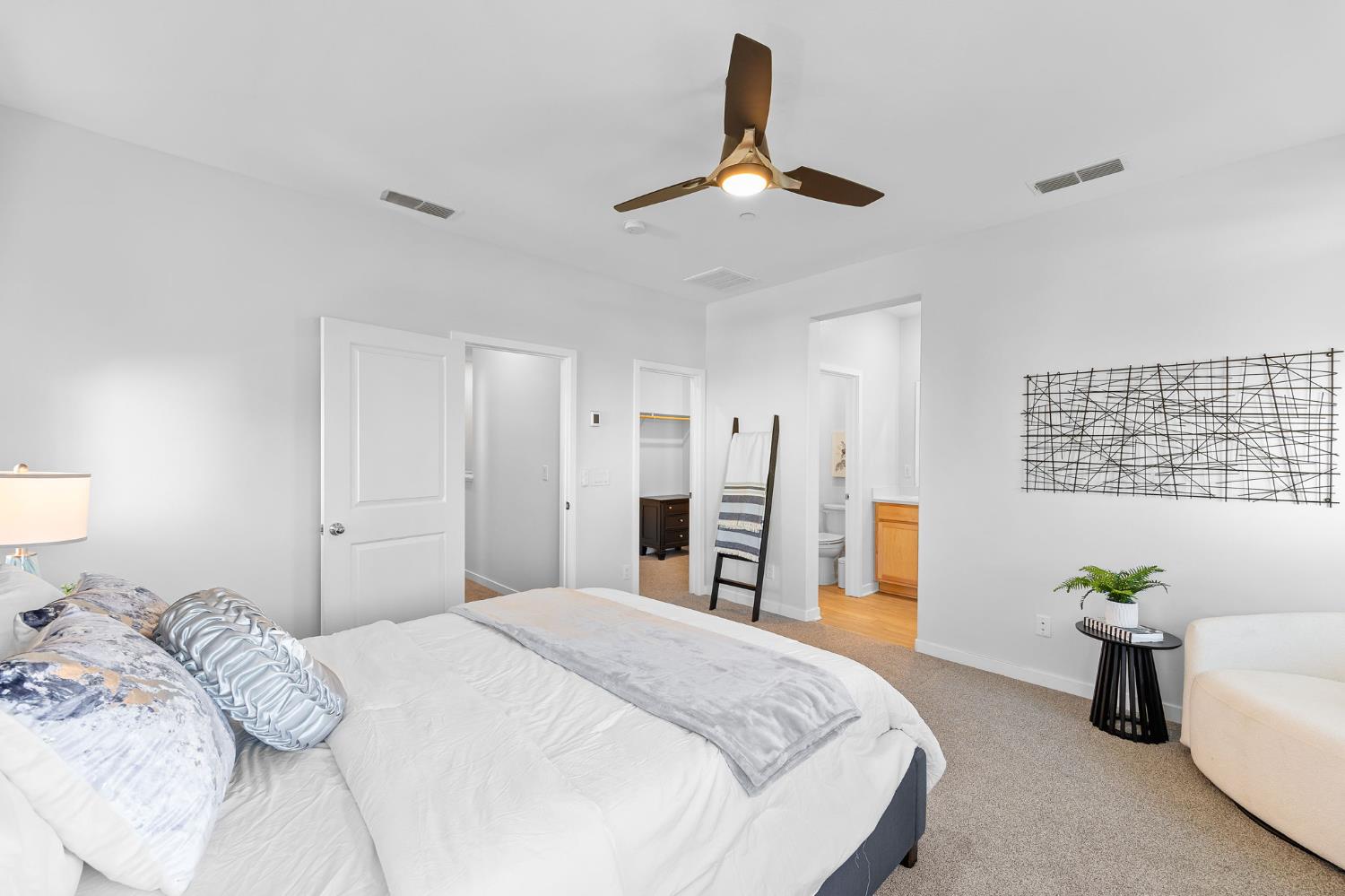 5301 E Commerce Way 54101