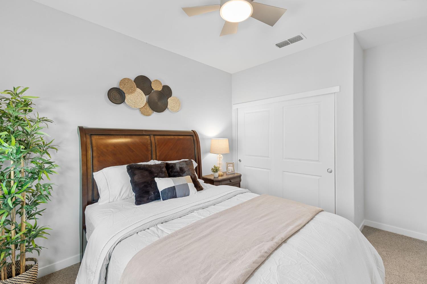 5301 E Commerce Way 54101