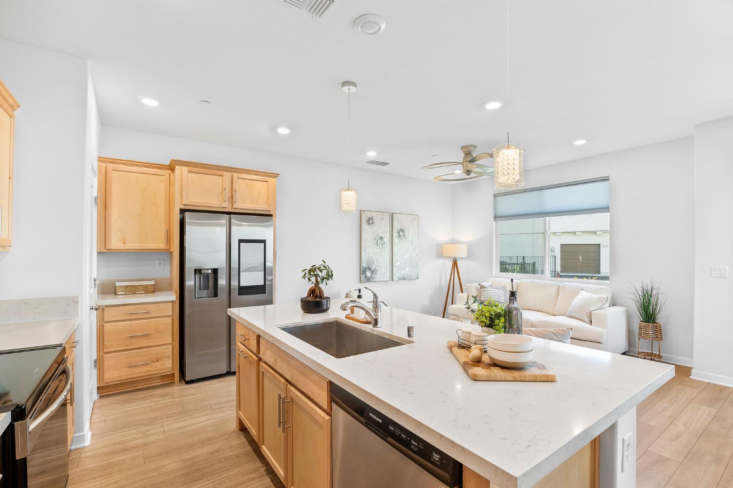 5301 E Commerce Way 54101