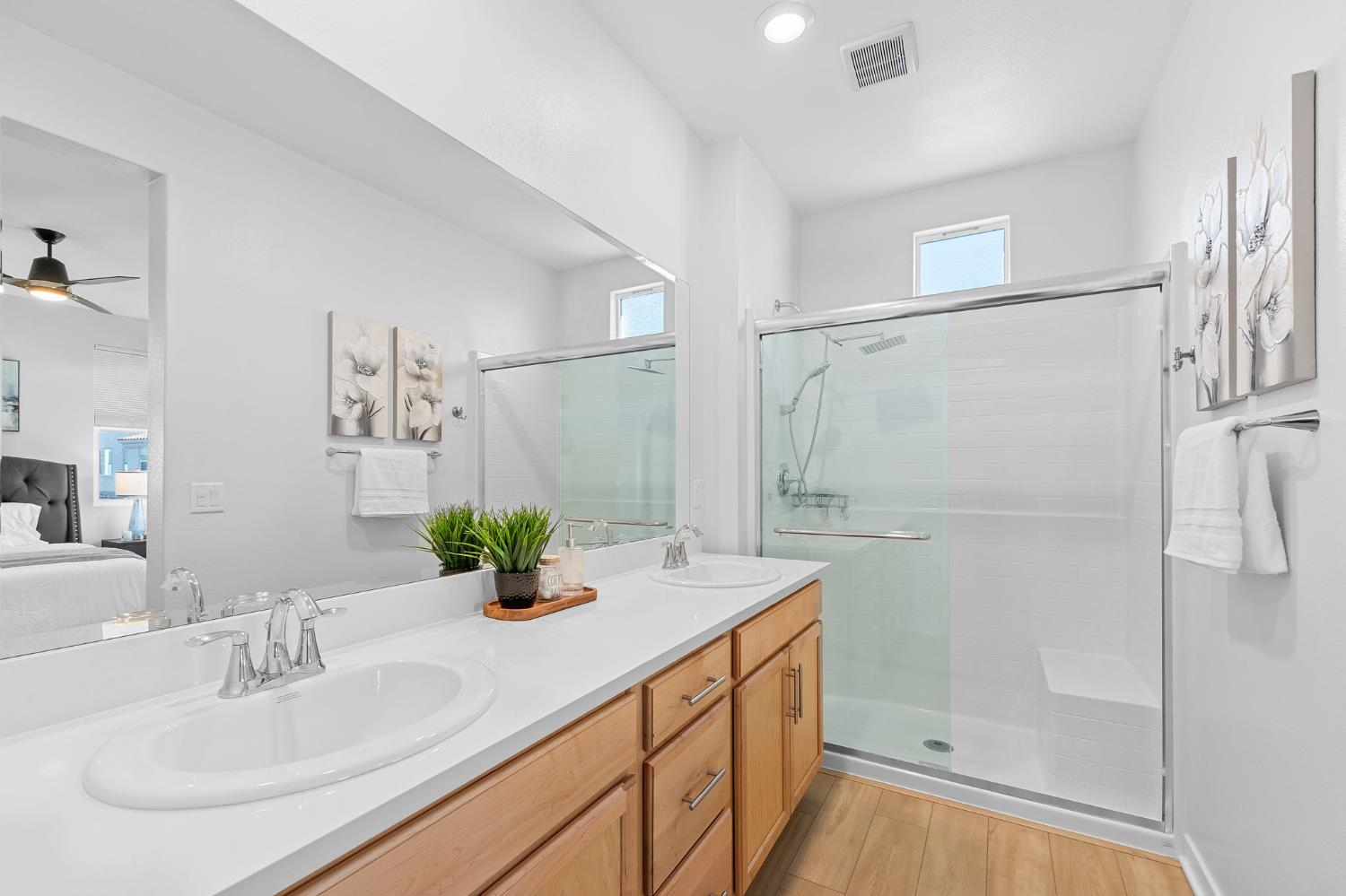 5301 E Commerce Way 54101