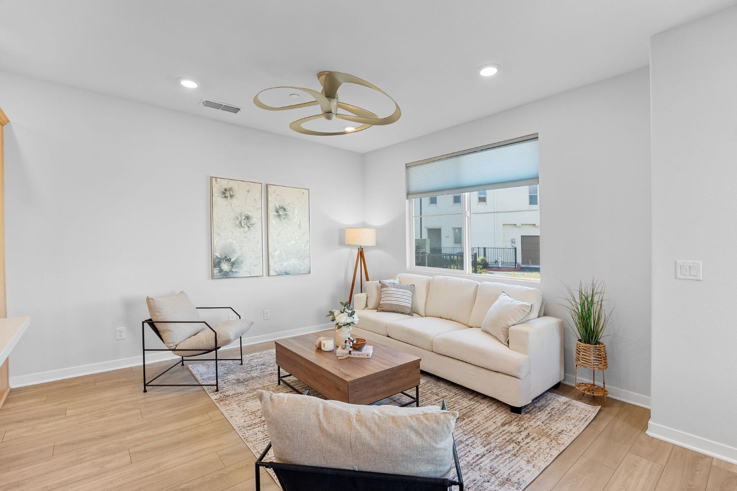 5301 E Commerce Way 54101