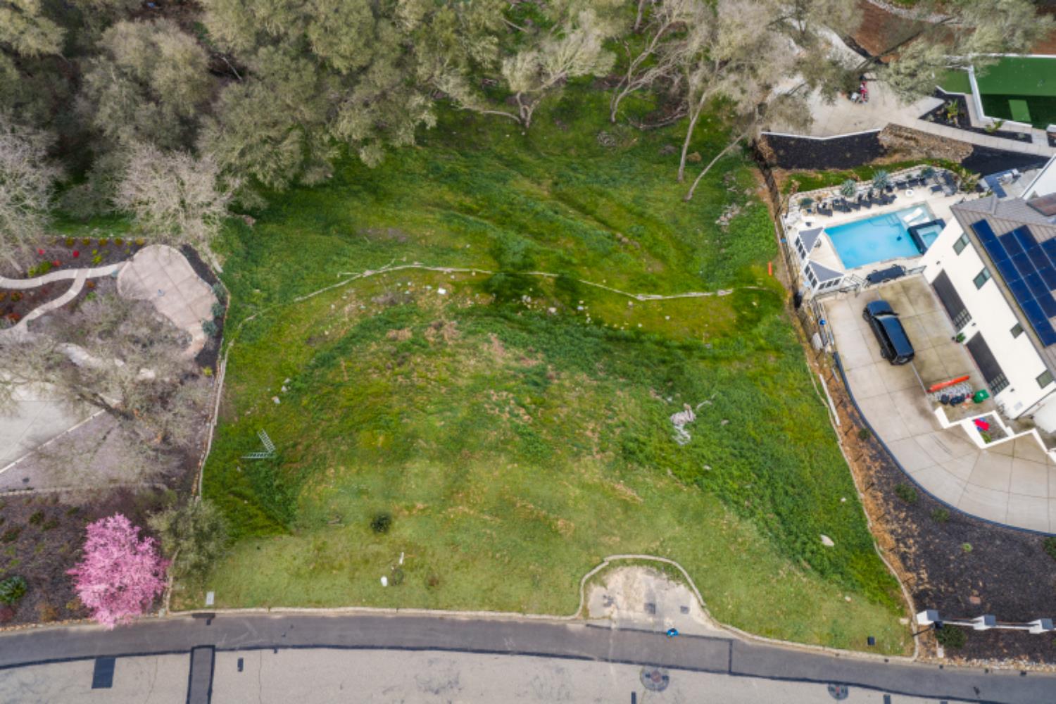 1201 Lomond Drive