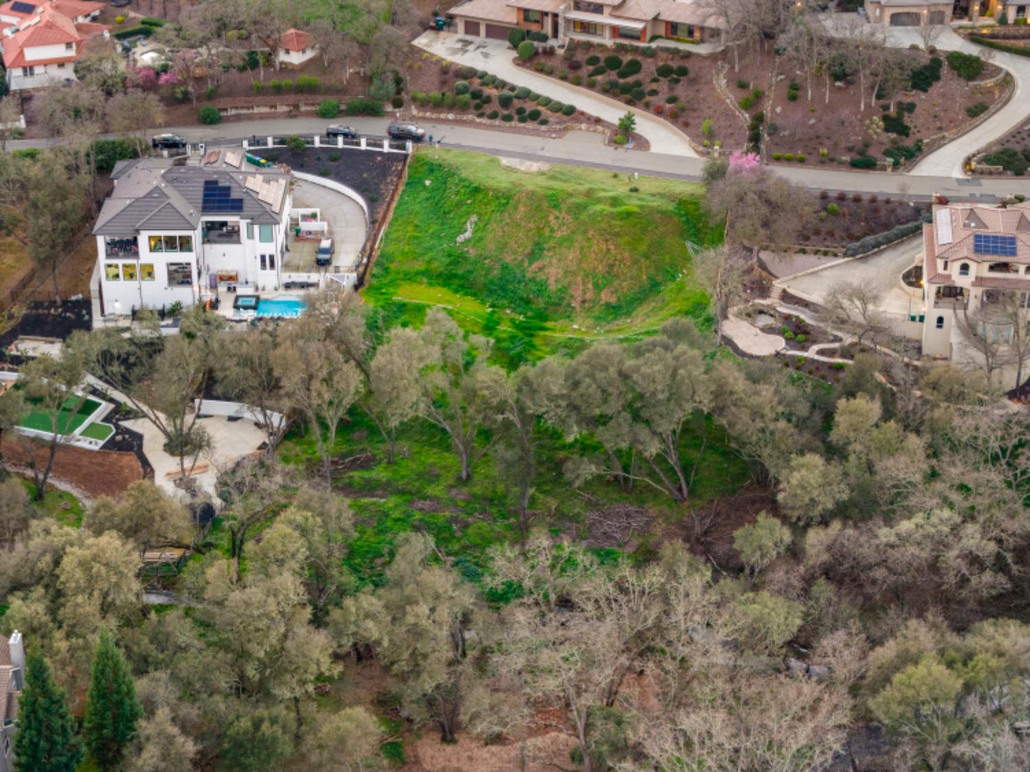 1201 Lomond Drive