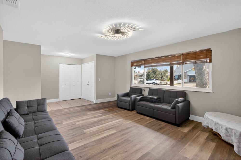 10185 Countryside Way