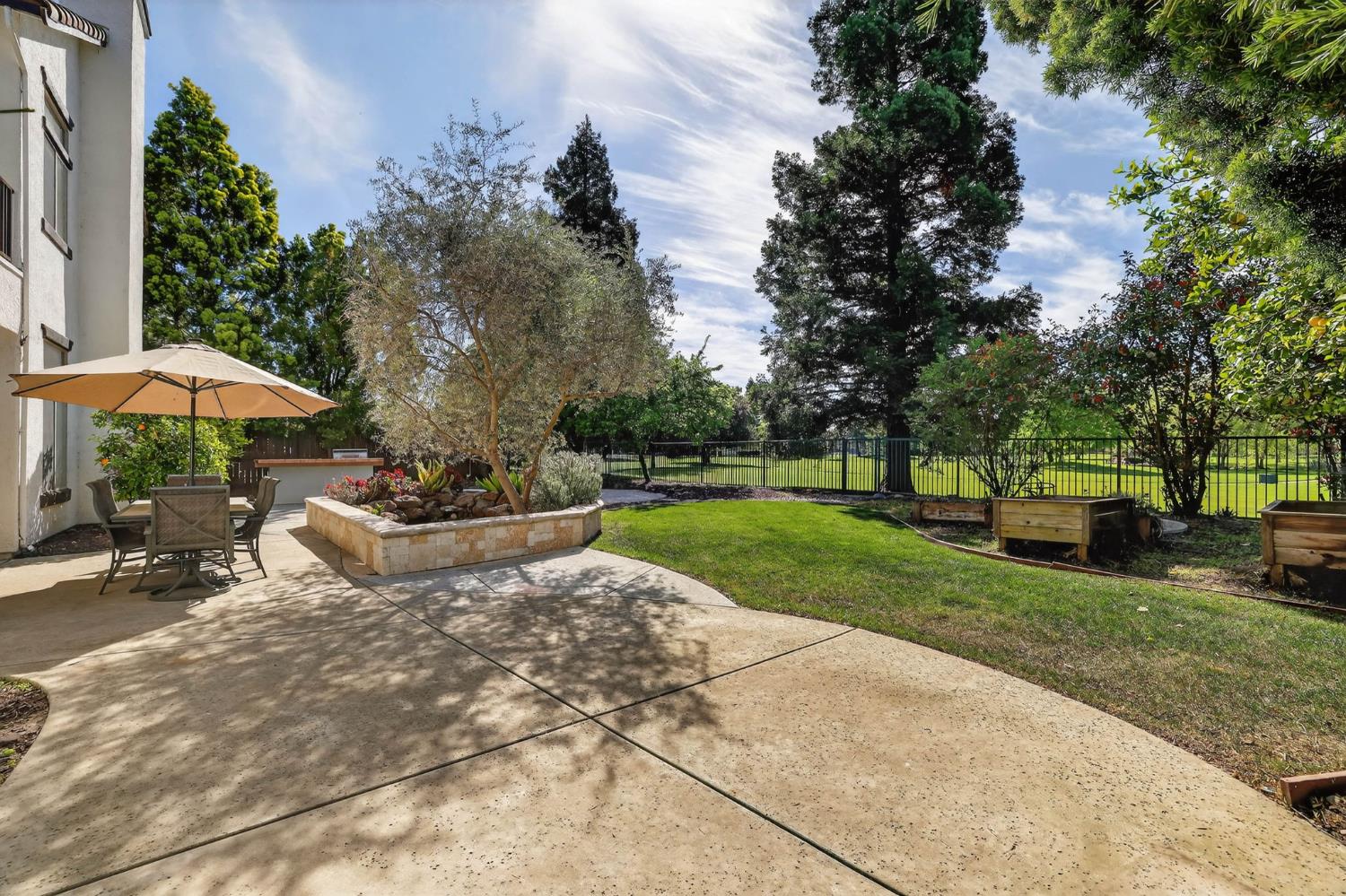 865 Wedgewood Court