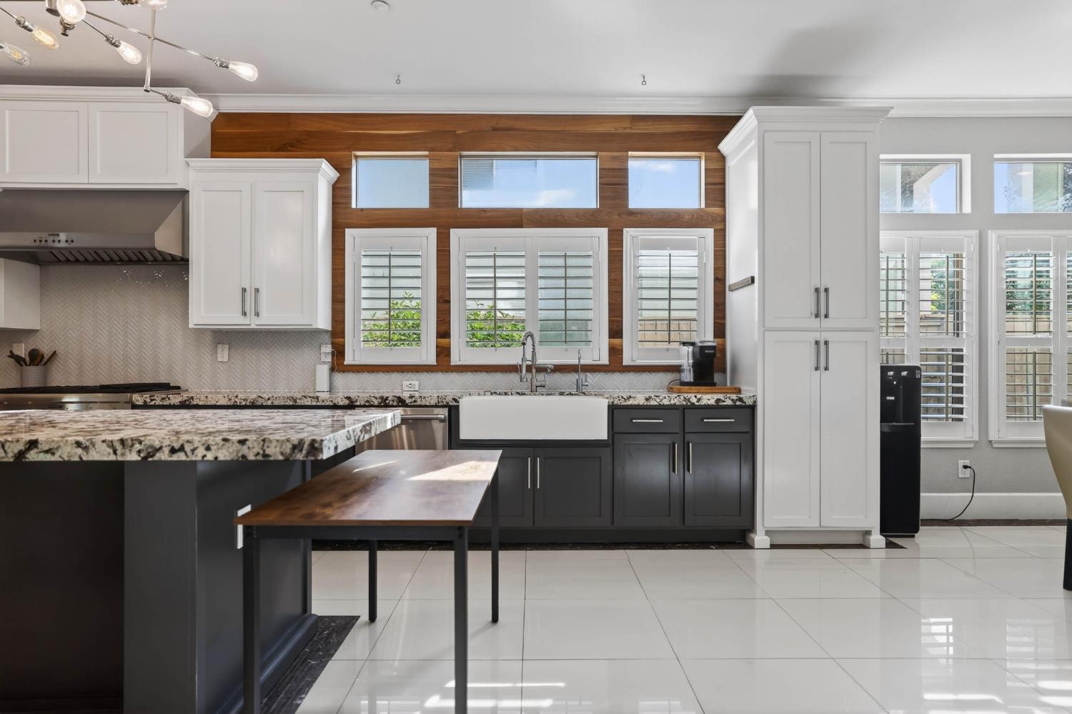865 Wedgewood Court