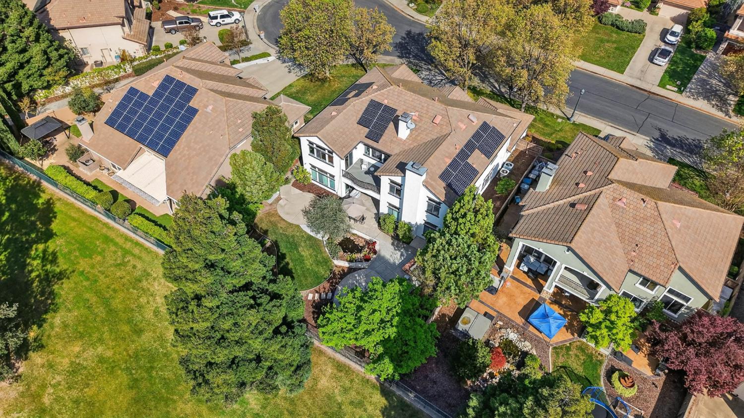 865 Wedgewood Court