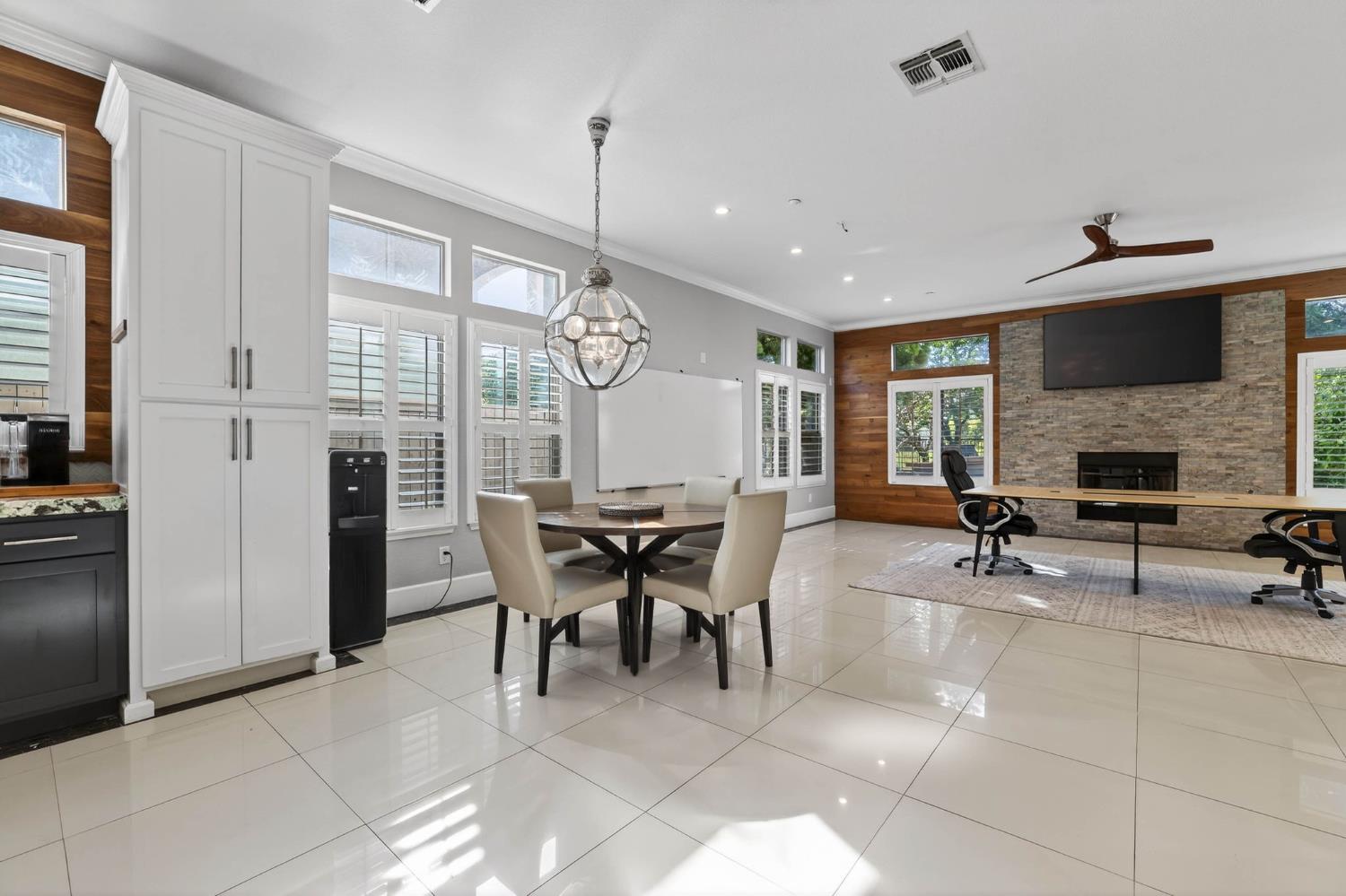 865 Wedgewood Court