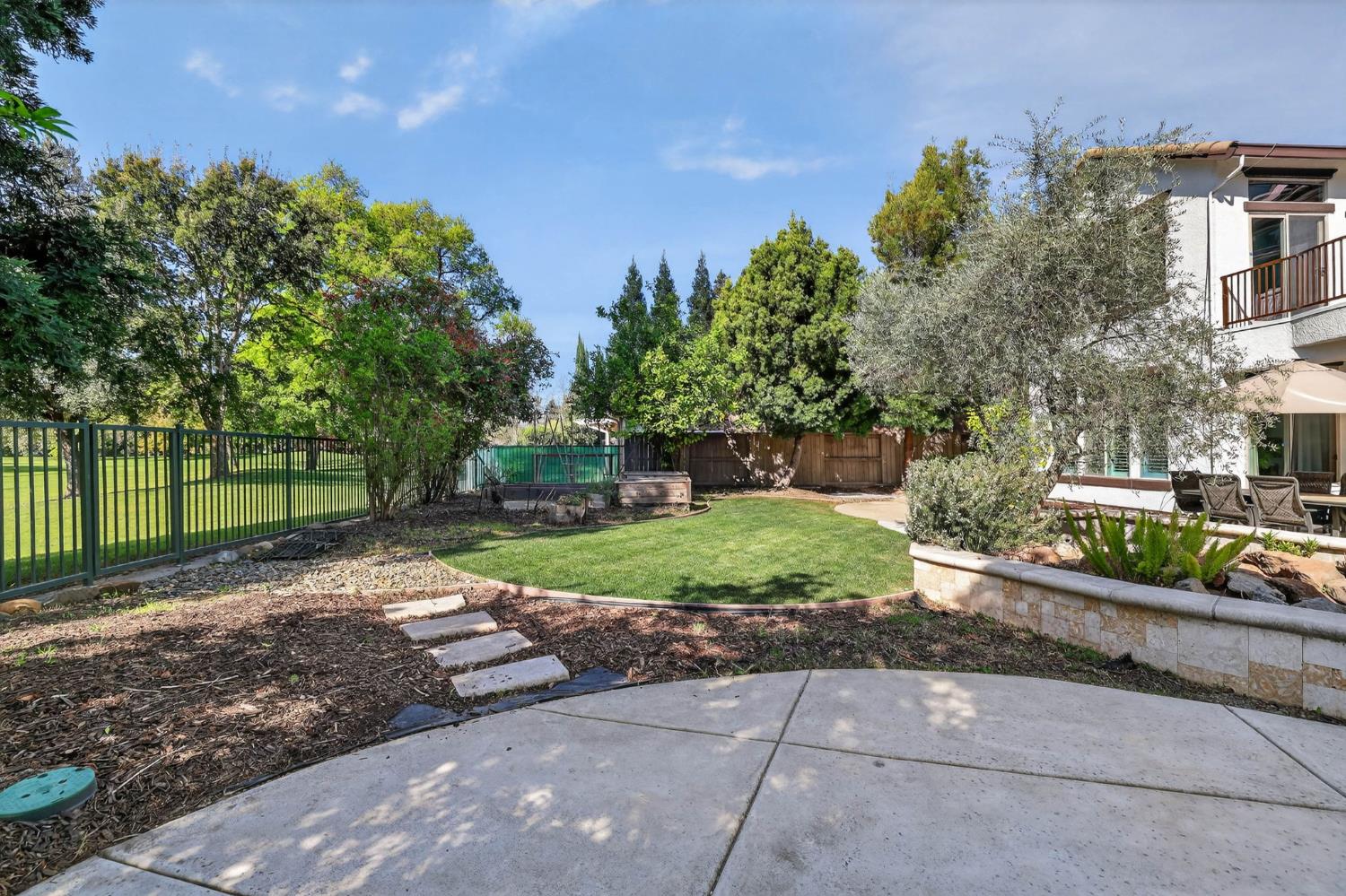 865 Wedgewood Court