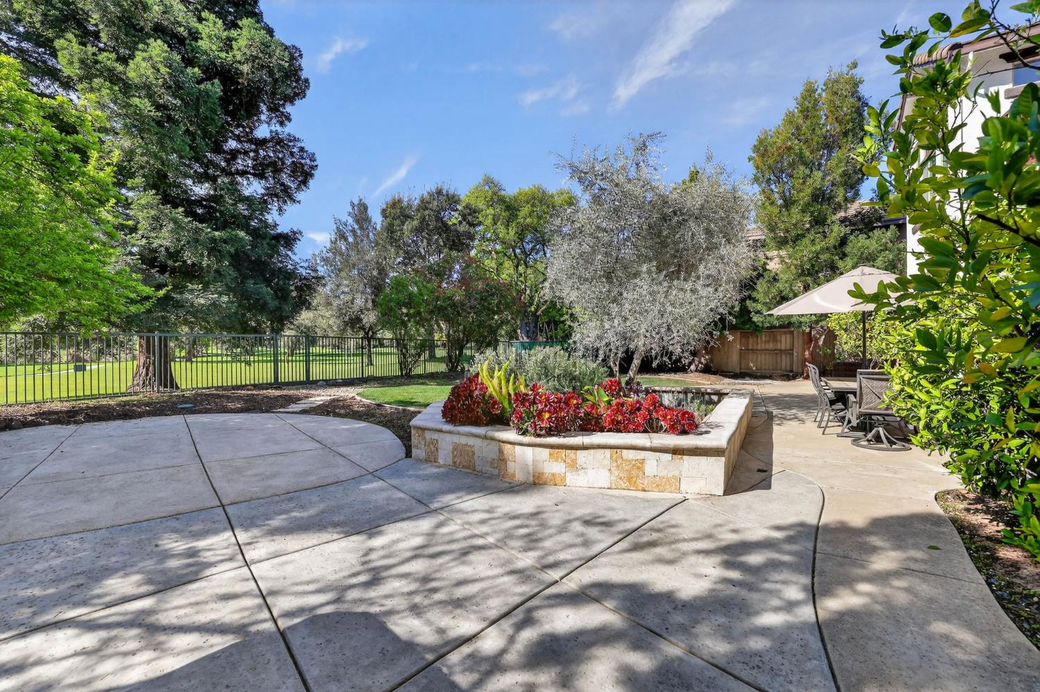 865 Wedgewood Court