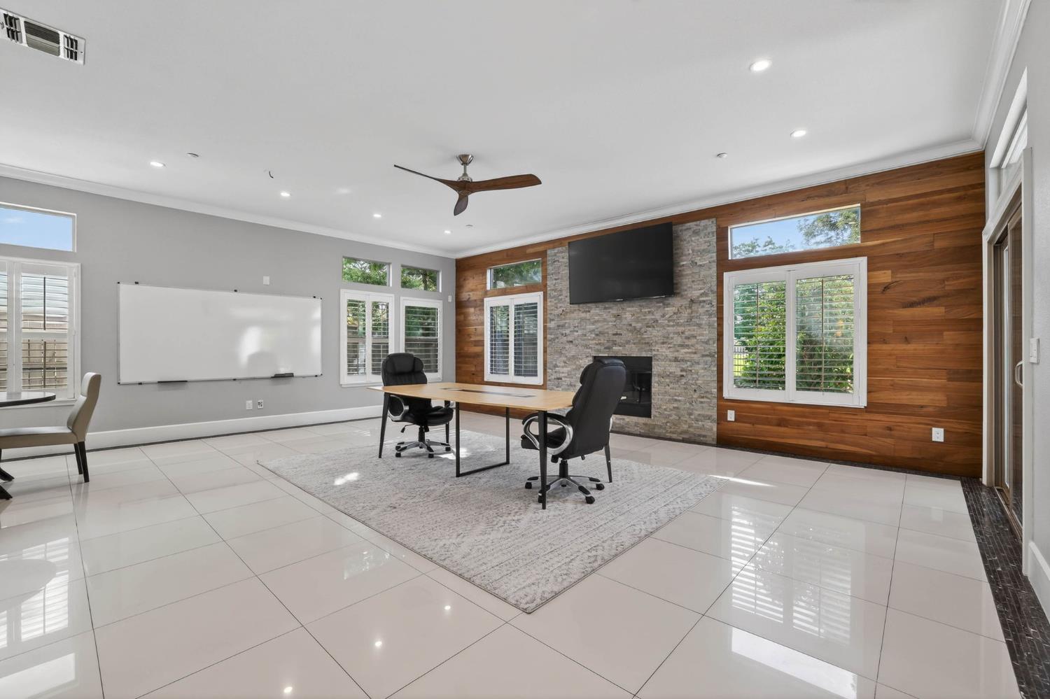 865 Wedgewood Court