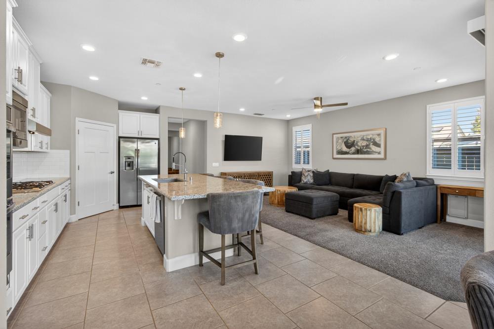 7003 De La Vina Drive