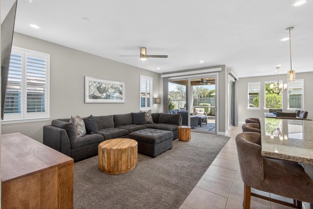 7003 De La Vina Drive