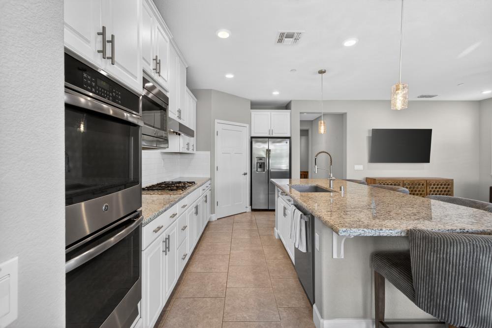 7003 De La Vina Drive