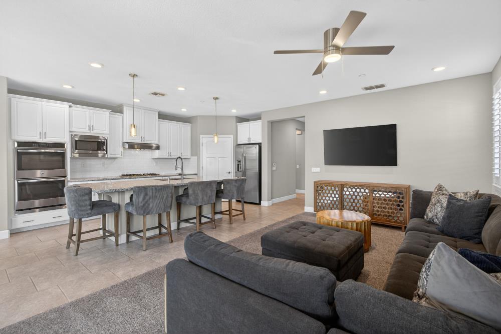 7003 De La Vina Drive