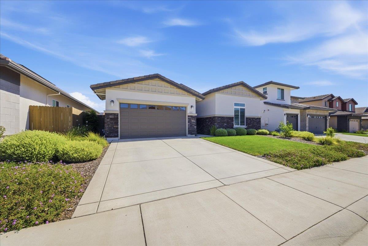6911 Saratoga Estates Drive