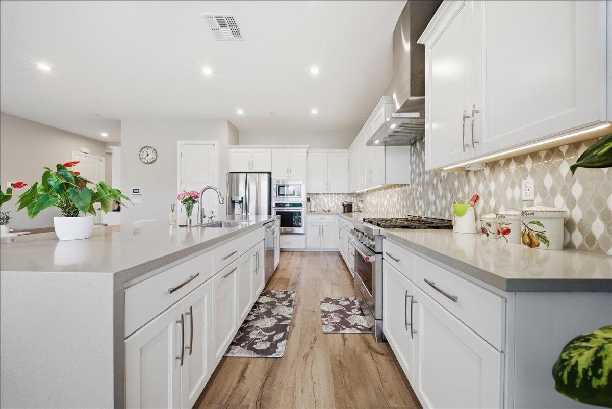 6911 Saratoga Estates Drive