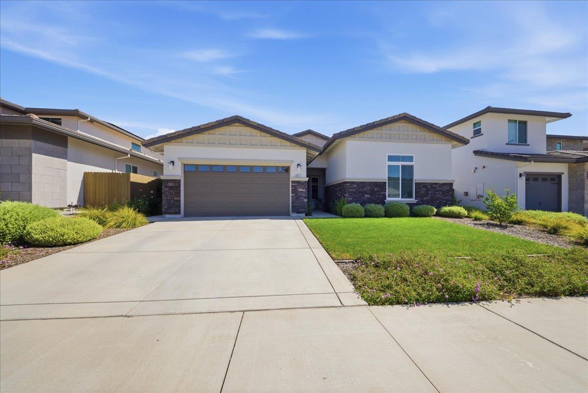 6911 Saratoga Estates Drive
