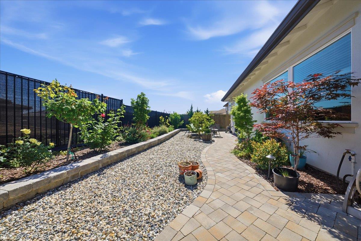 6911 Saratoga Estates Drive