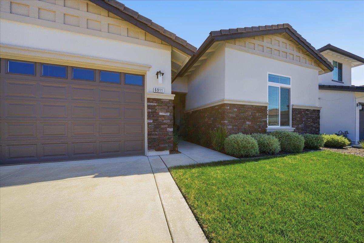 6911 Saratoga Estates Drive