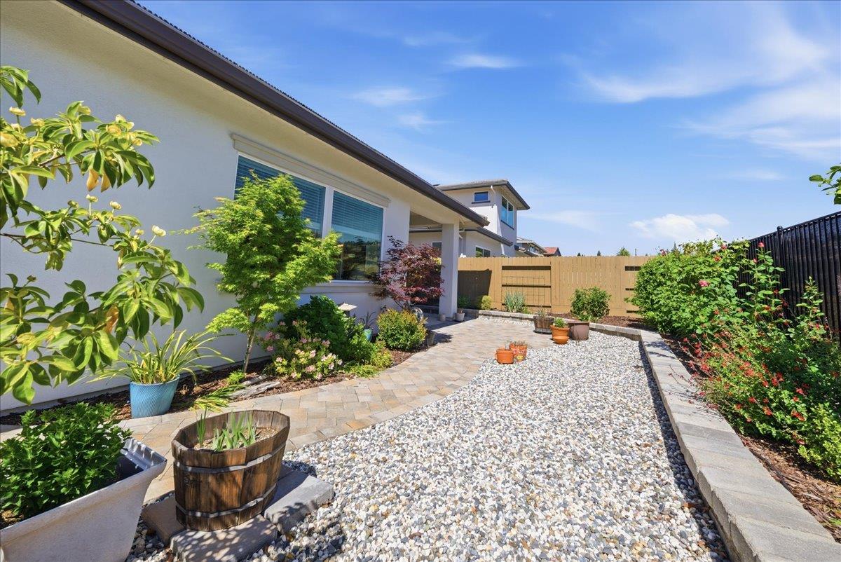 6911 Saratoga Estates Drive