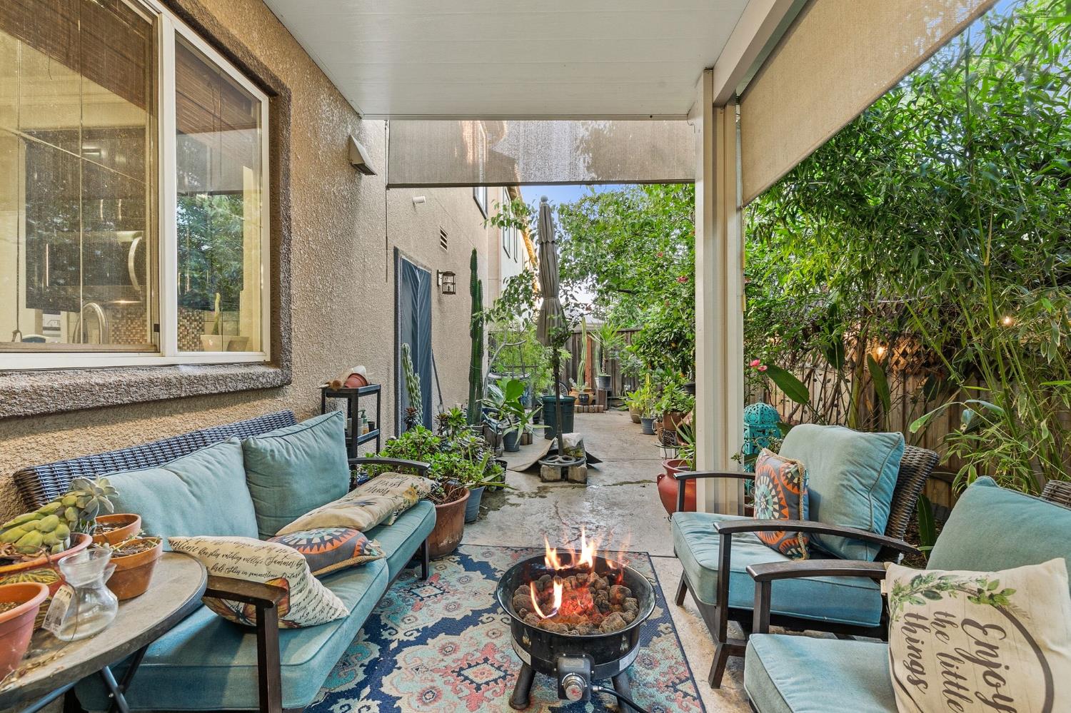 6 Mantauk Point Place