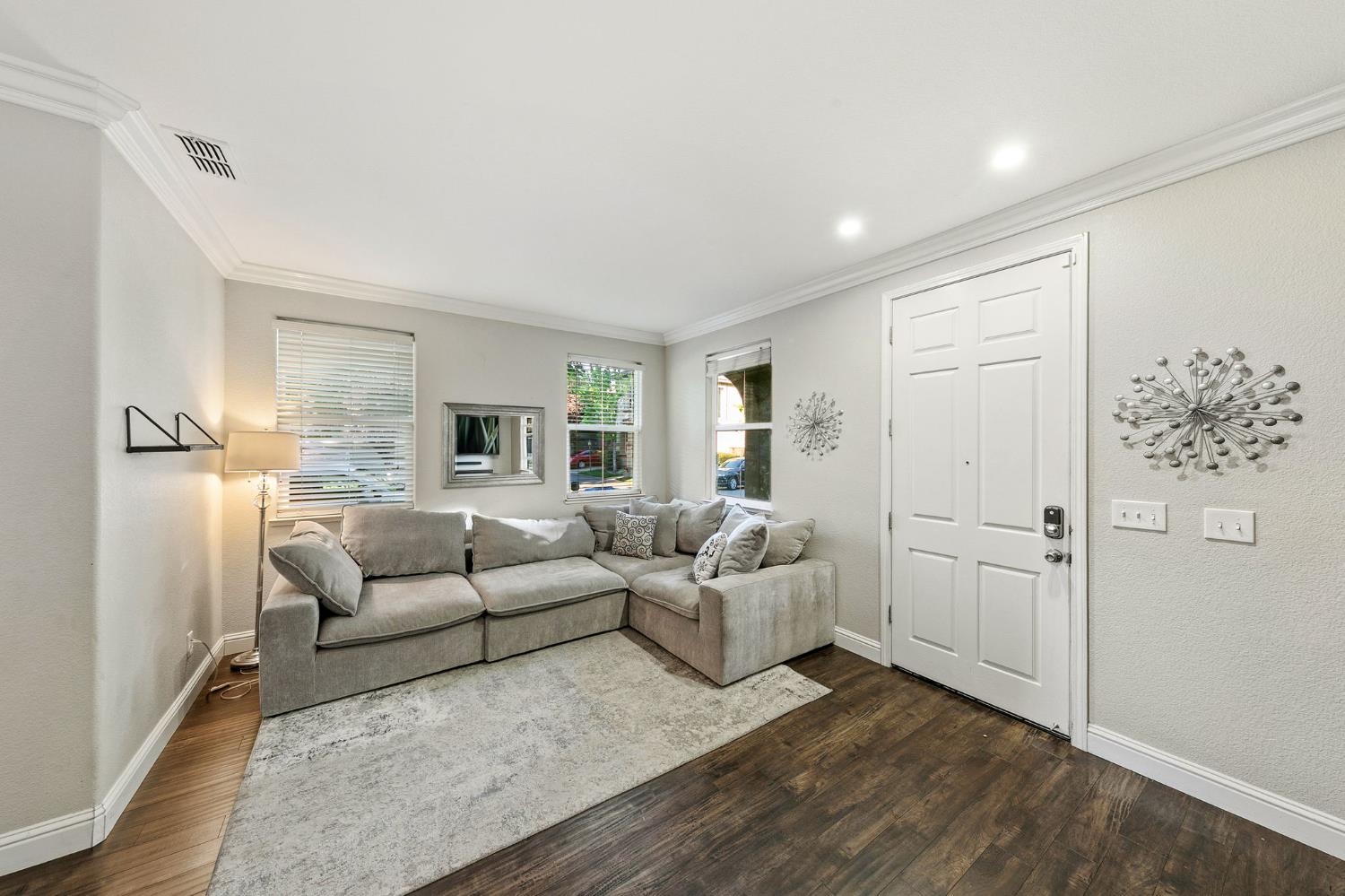 6 Mantauk Point Place