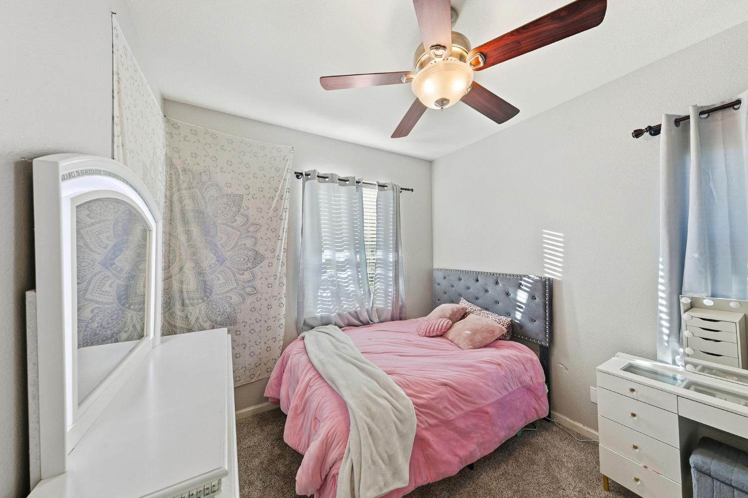 6 Mantauk Point Place