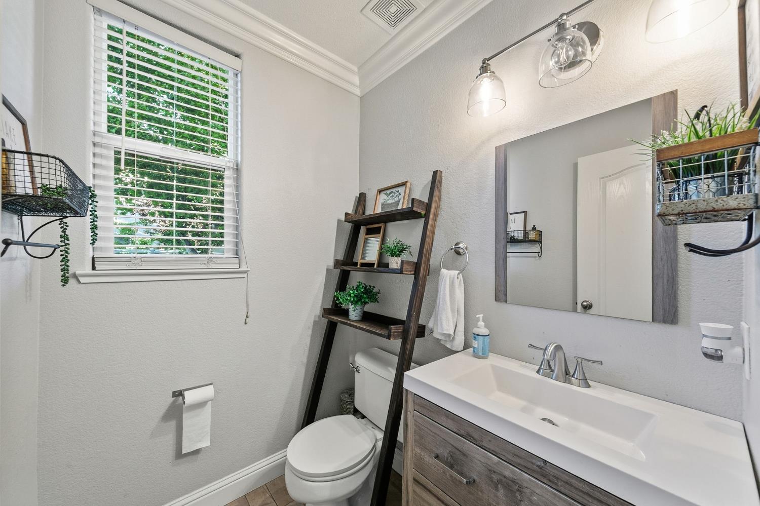 6 Mantauk Point Place