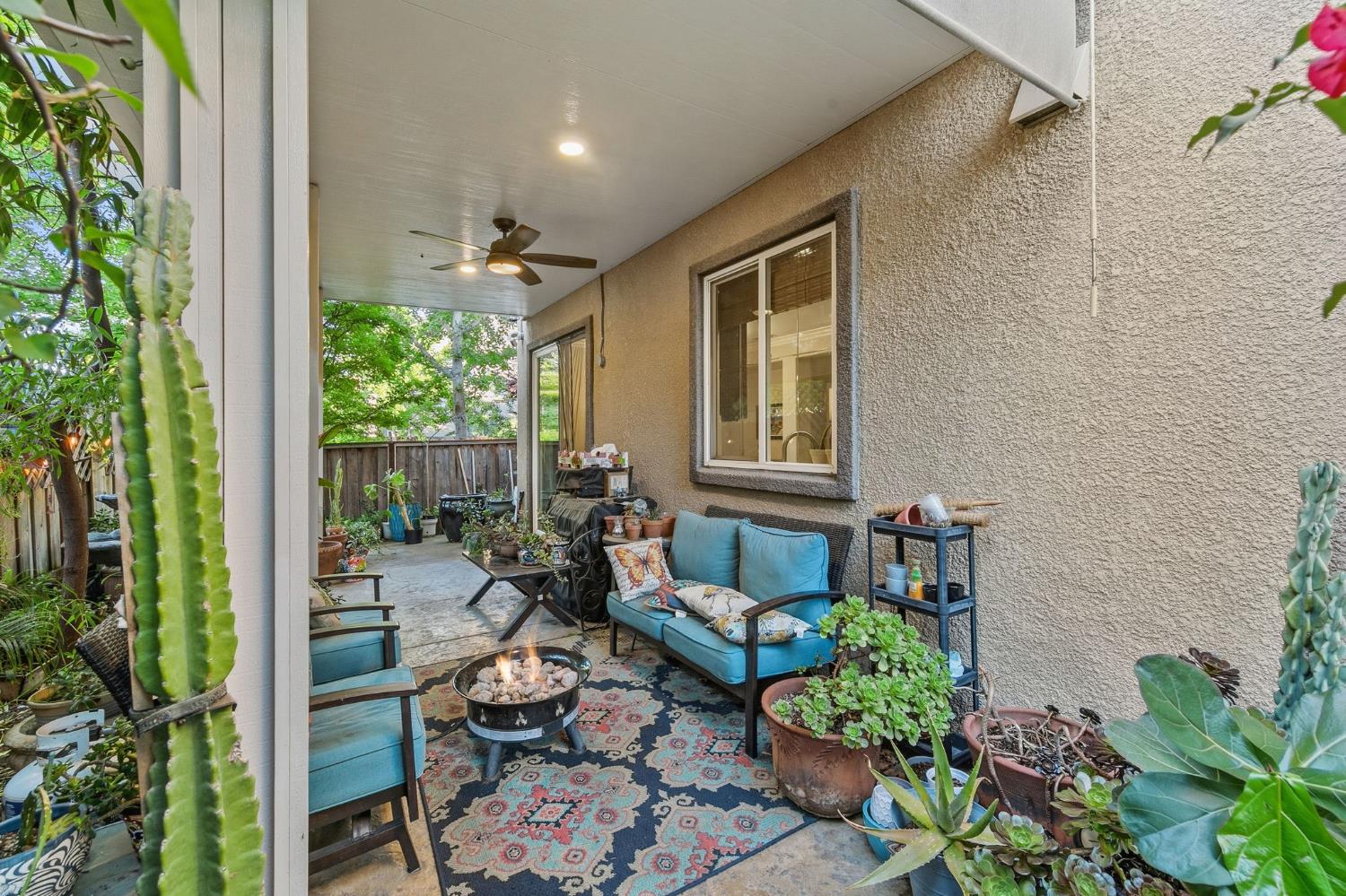 6 Mantauk Point Place