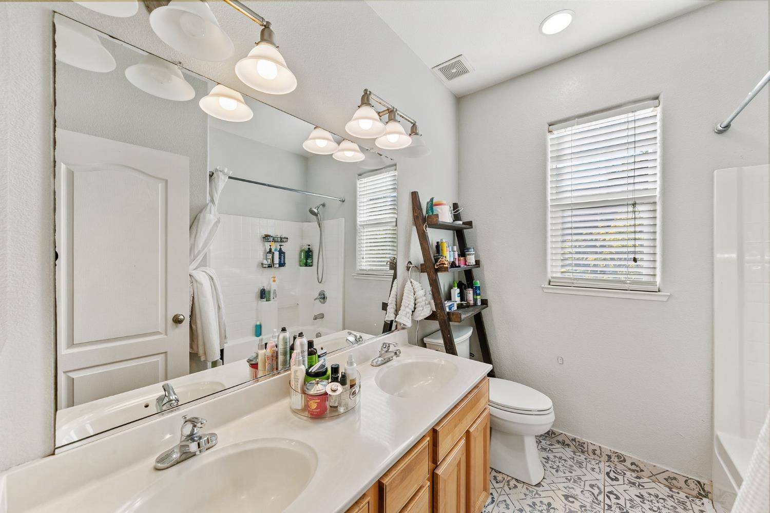 6 Mantauk Point Place