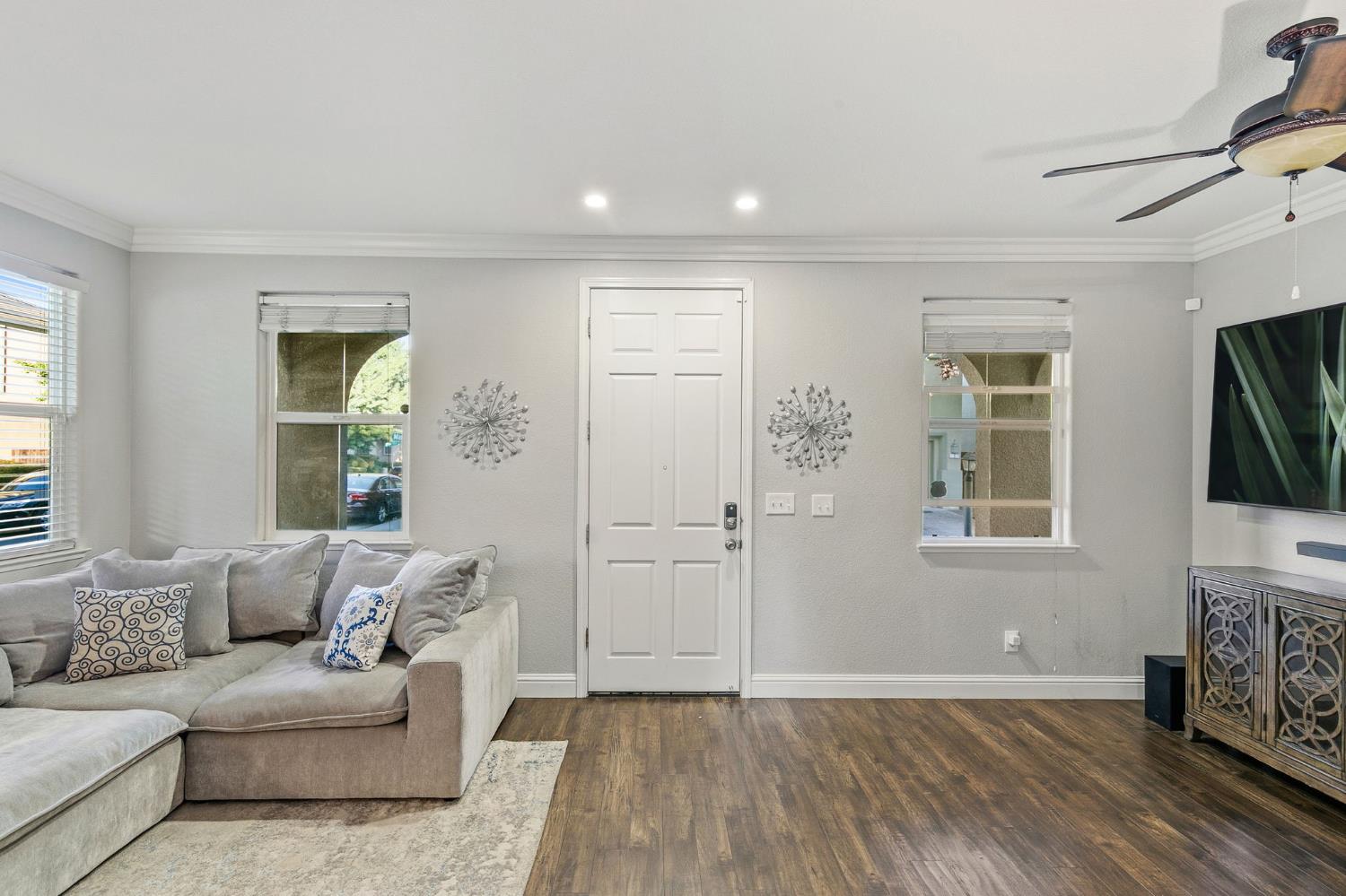 6 Mantauk Point Place