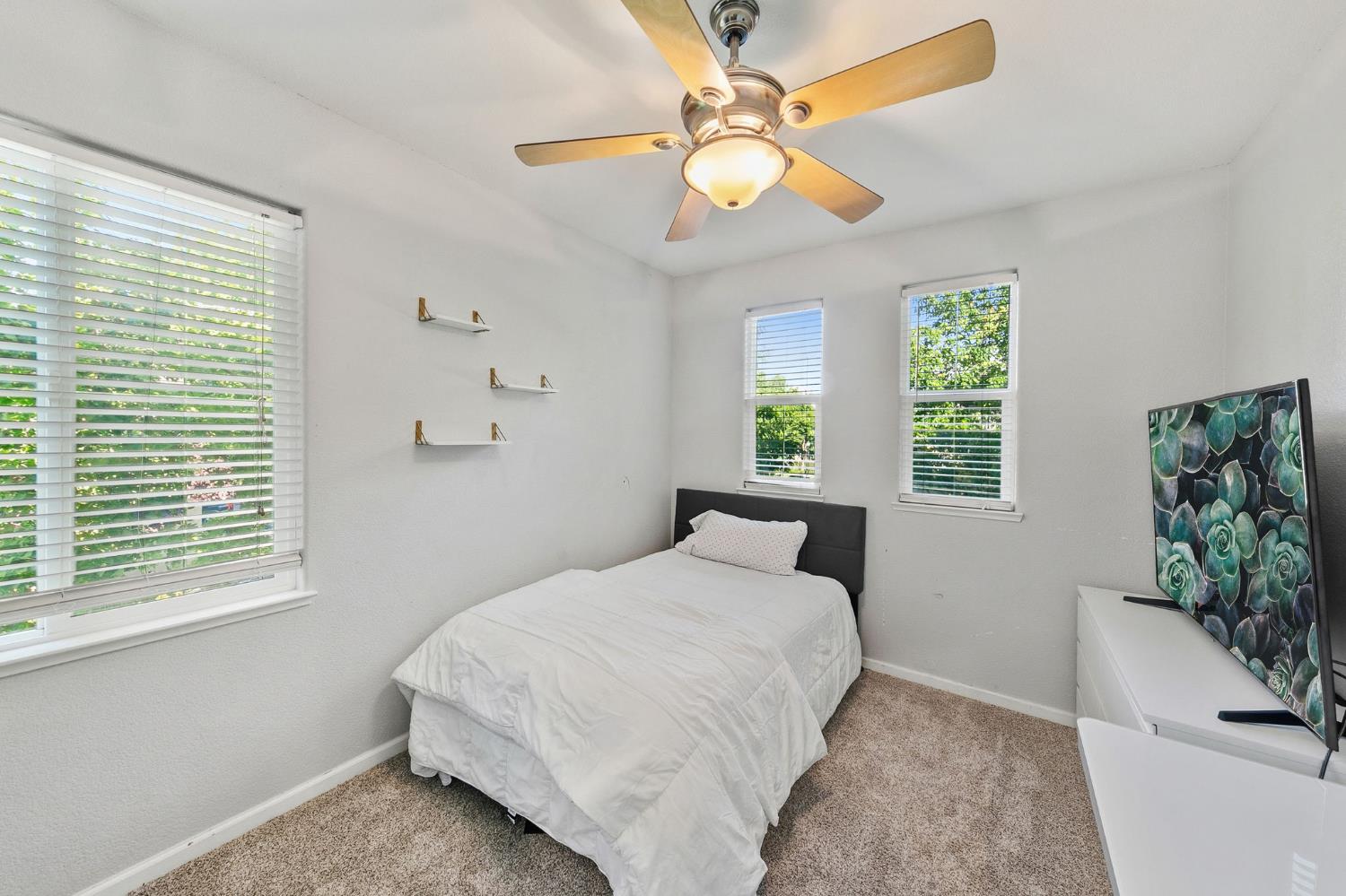 6 Mantauk Point Place