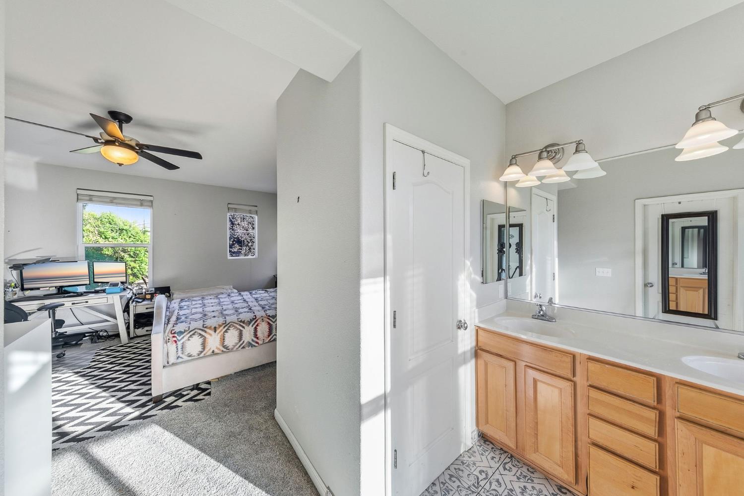 6 Mantauk Point Place