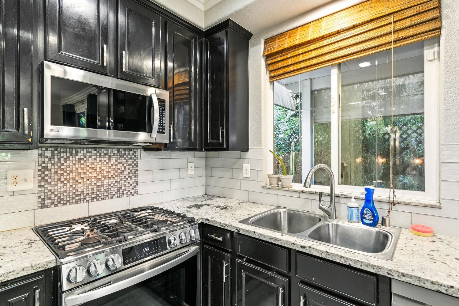 6 Mantauk Point Place