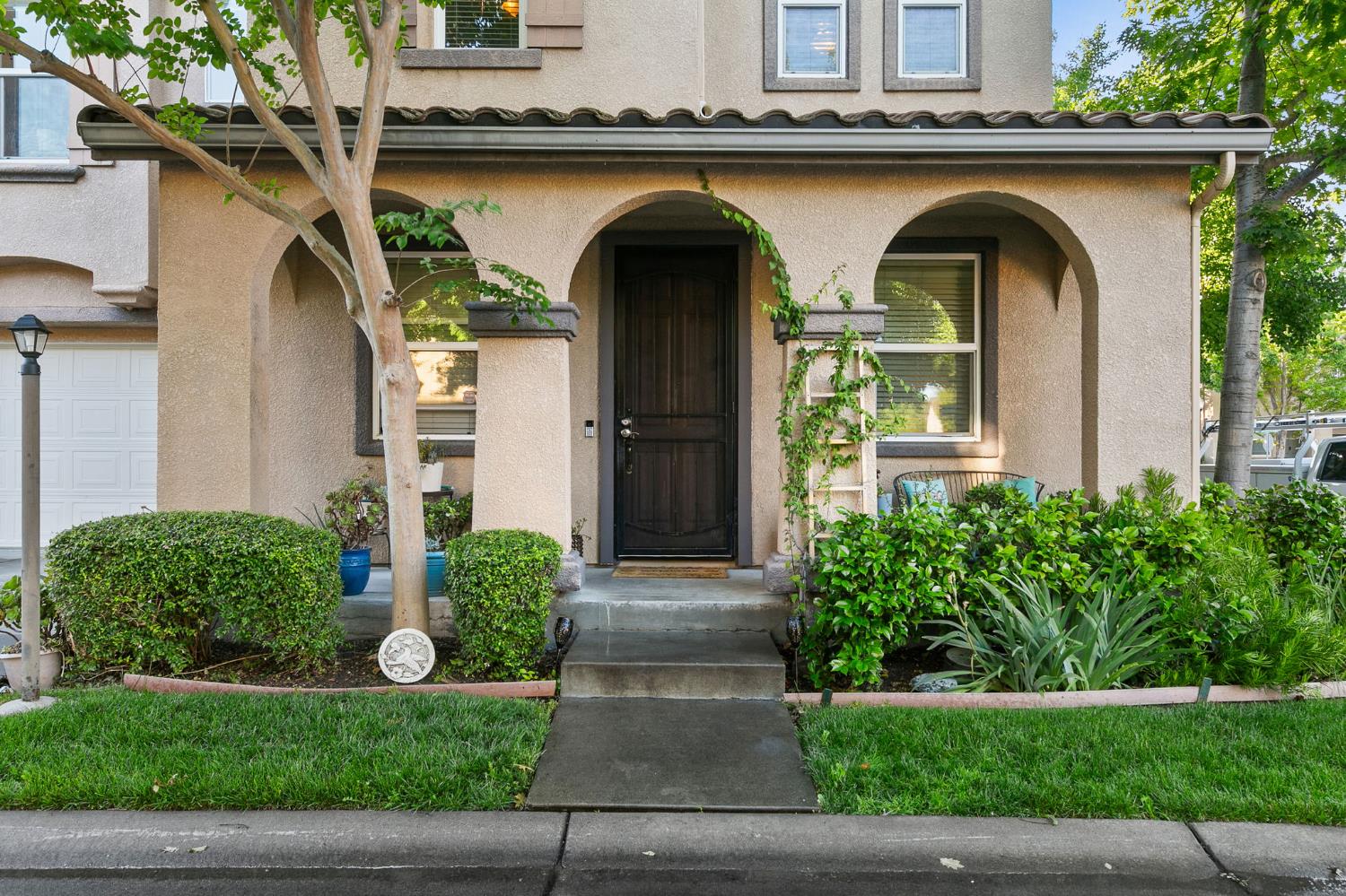 6 Mantauk Point Place