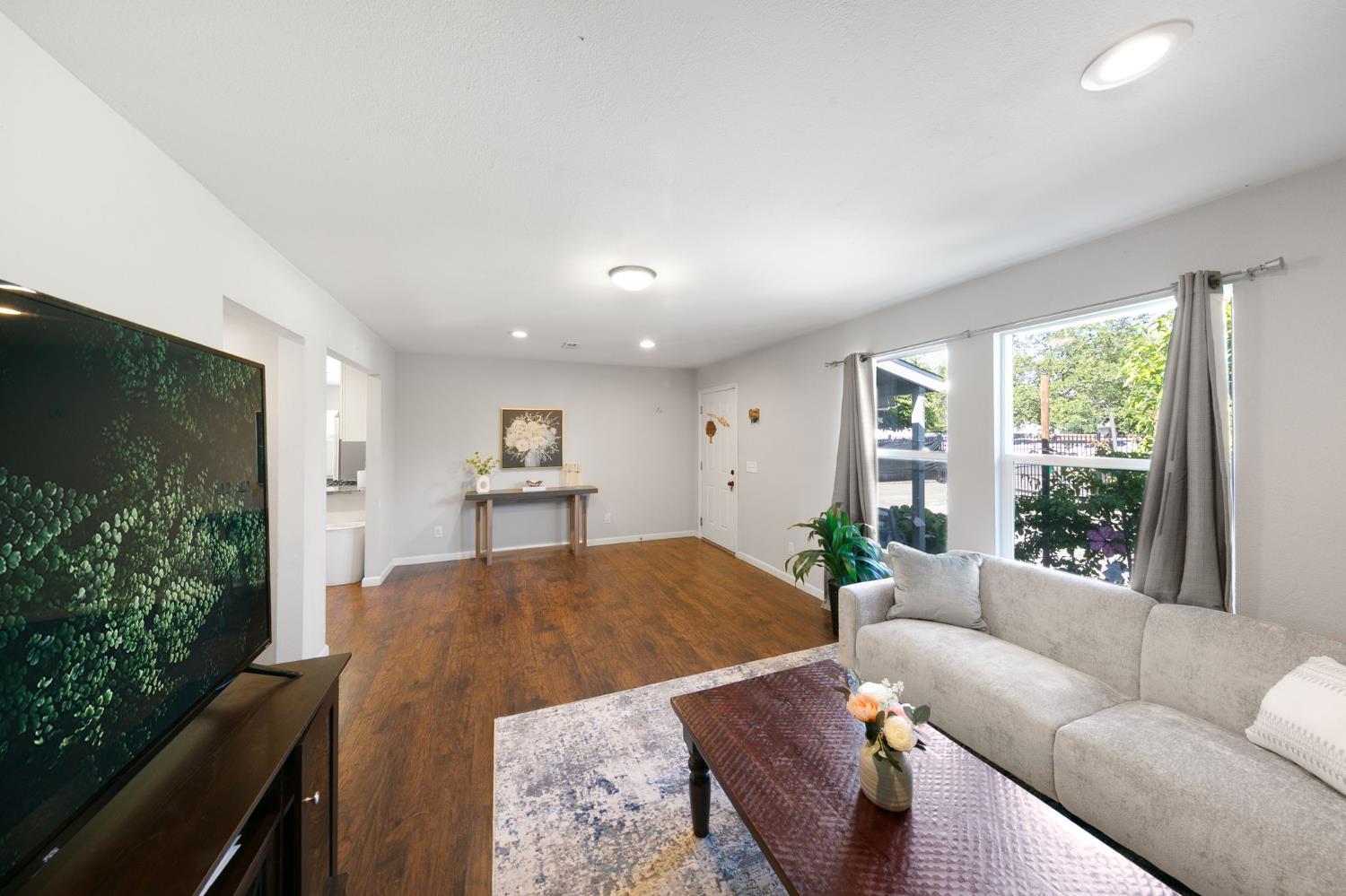 2757 Altos Avenue