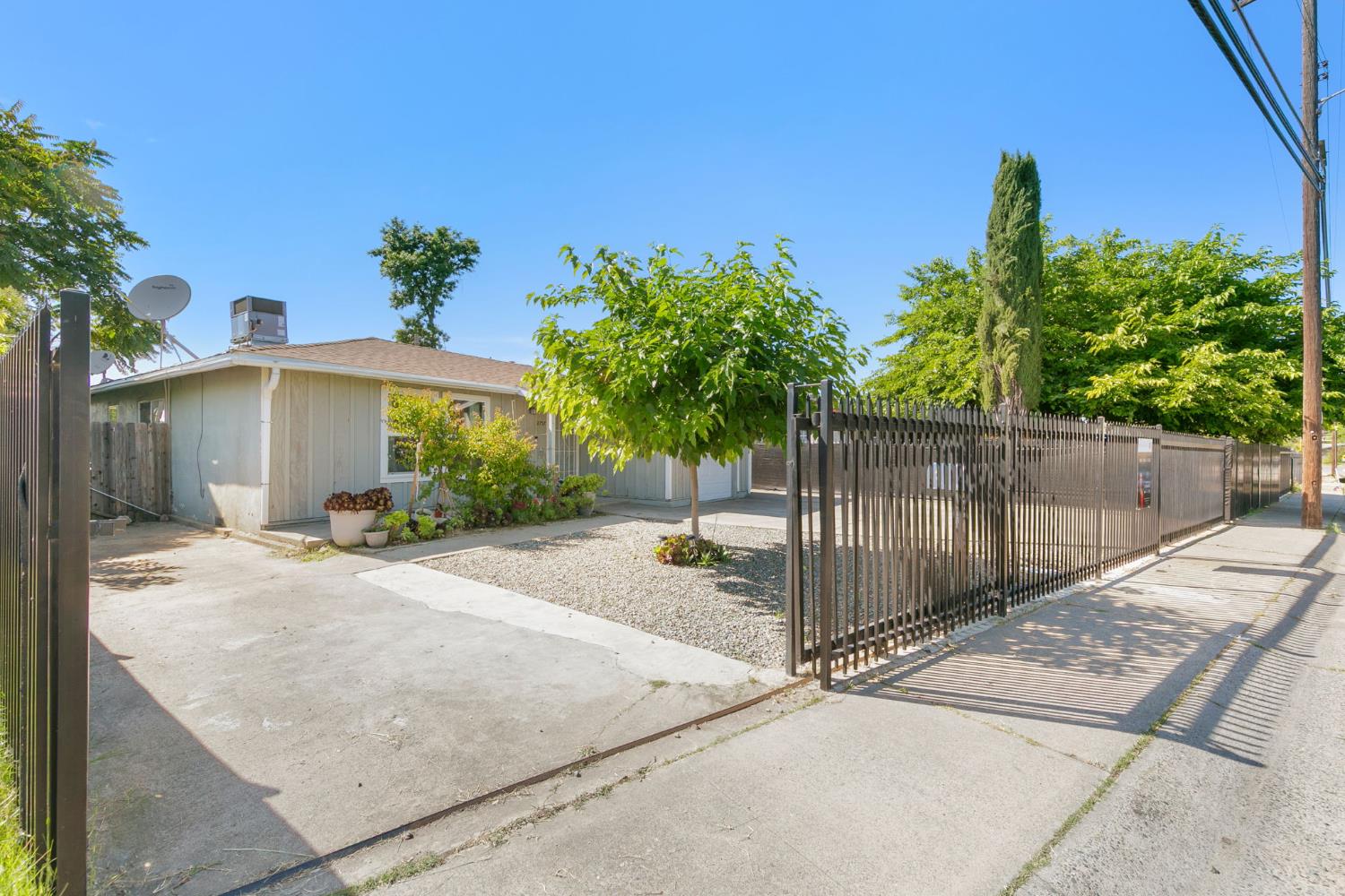 2757 Altos Avenue