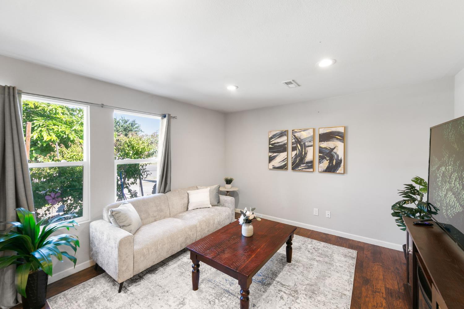 2757 Altos Avenue