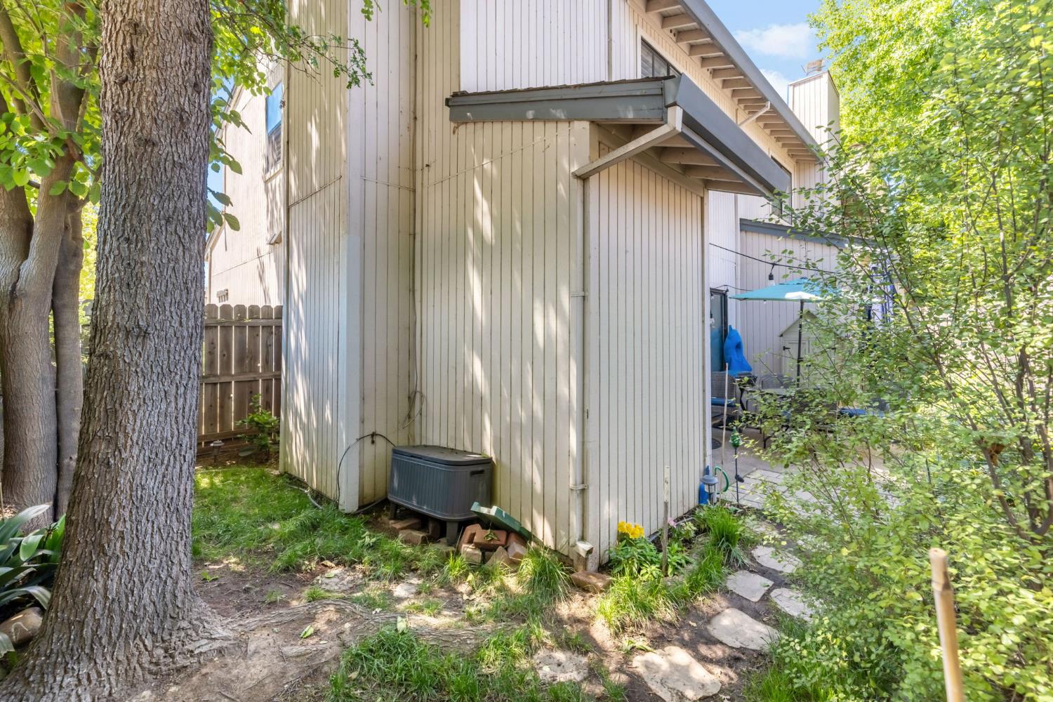 1125 Bell Street 1