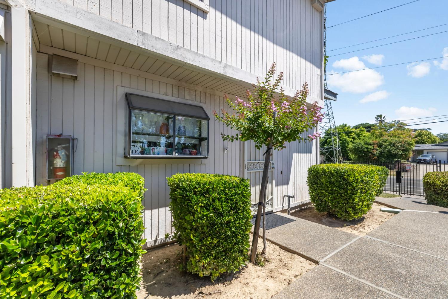 1125 Bell Street 1