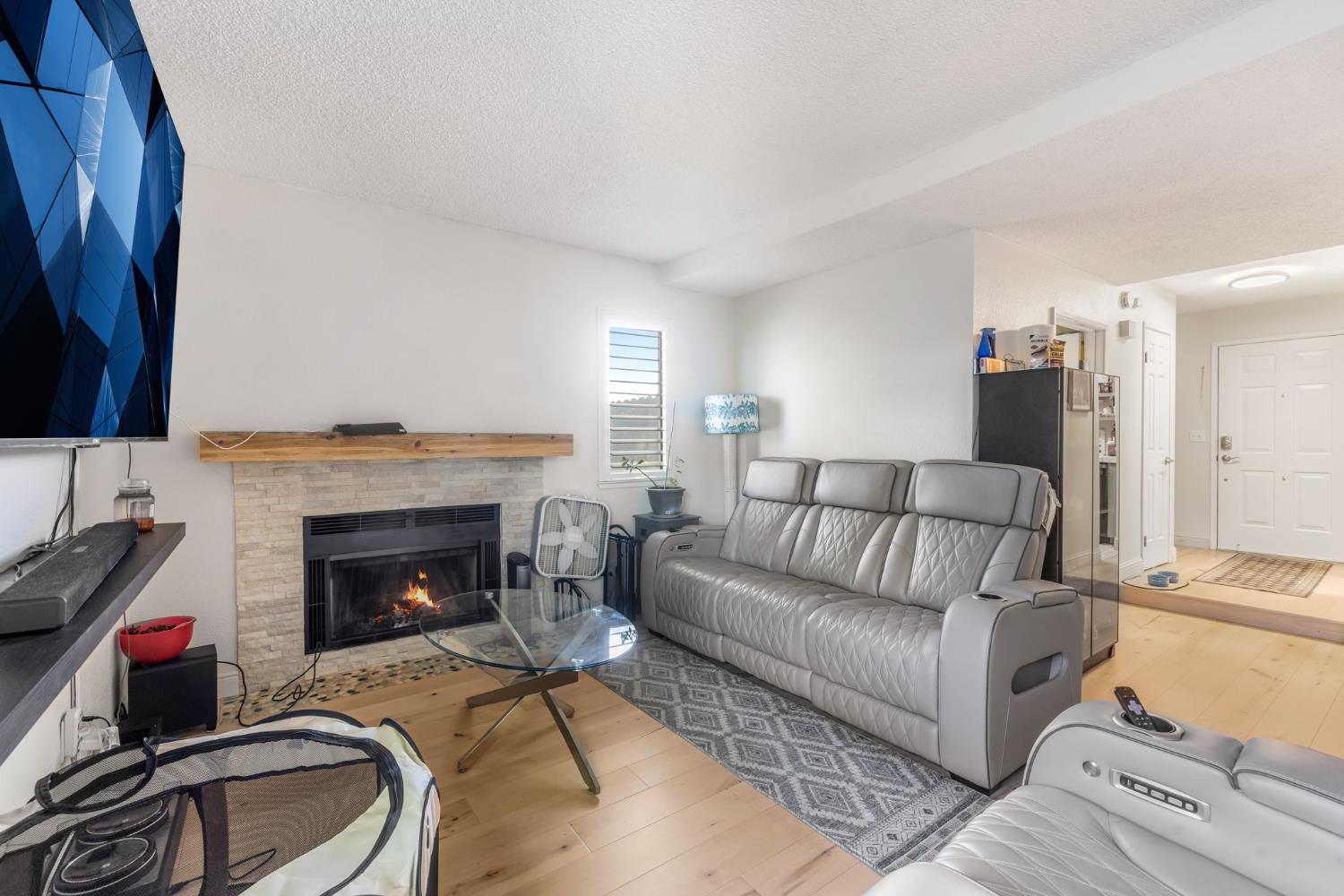 1125 Bell Street 1