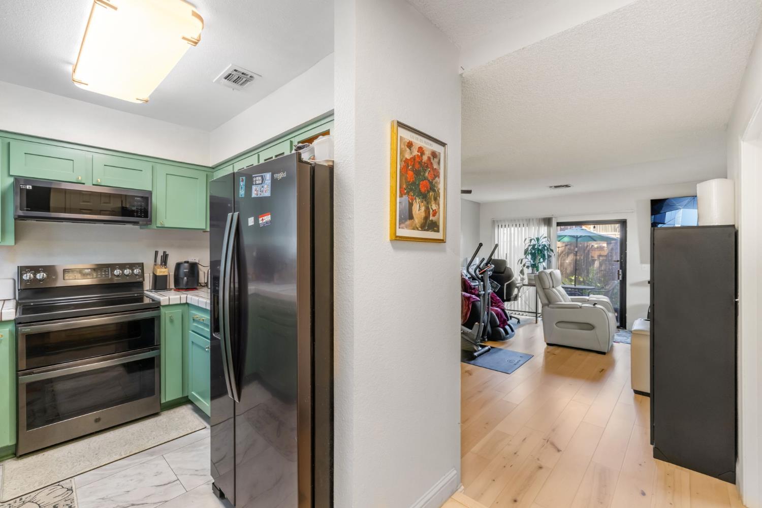 1125 Bell Street 1