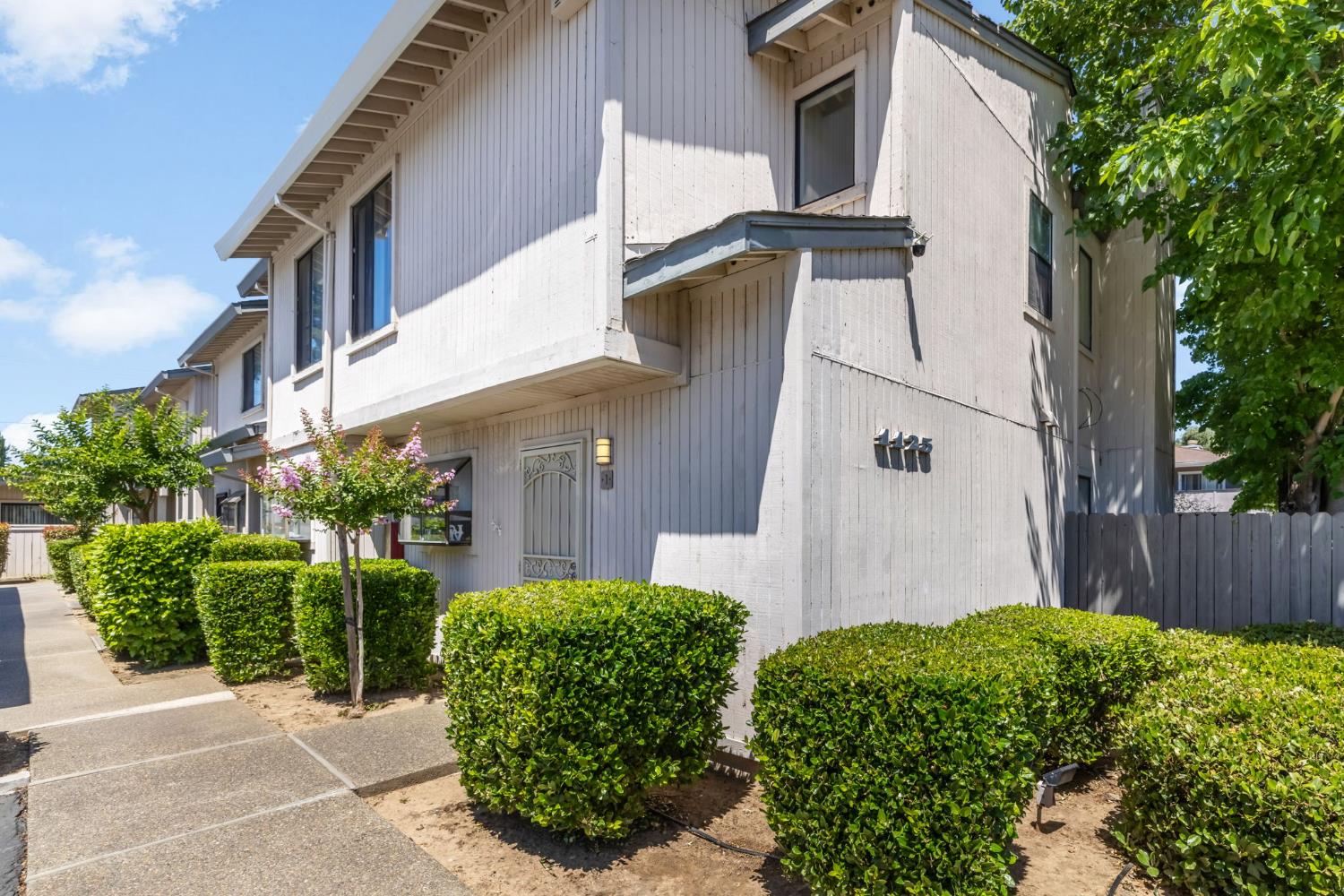 1125 Bell Street 1