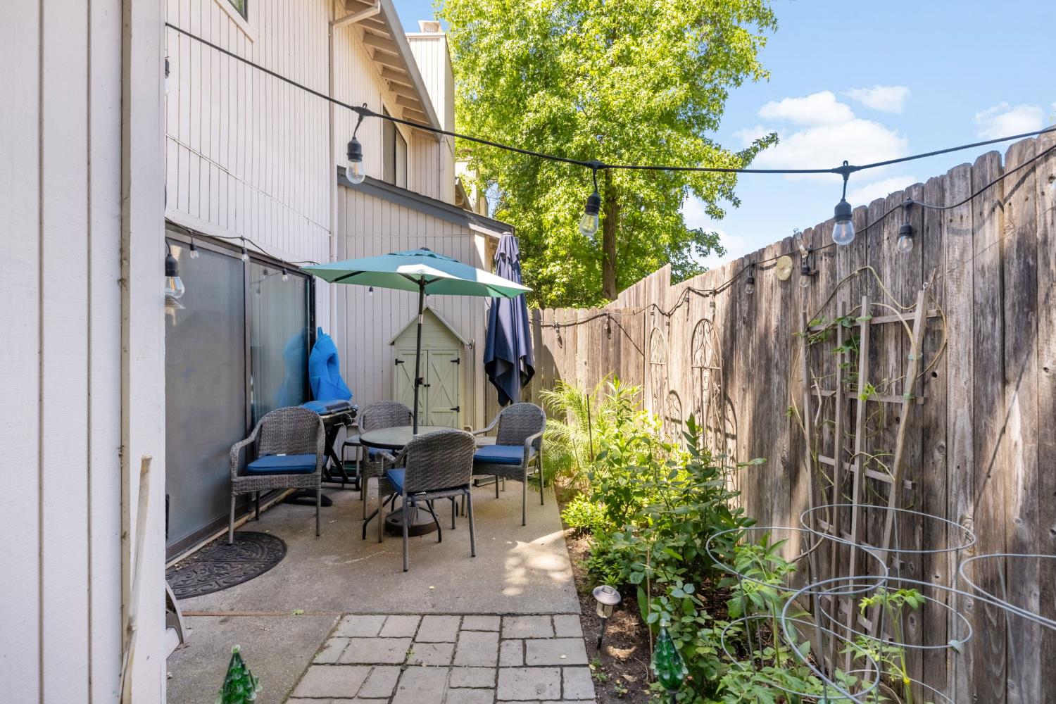 1125 Bell Street 1