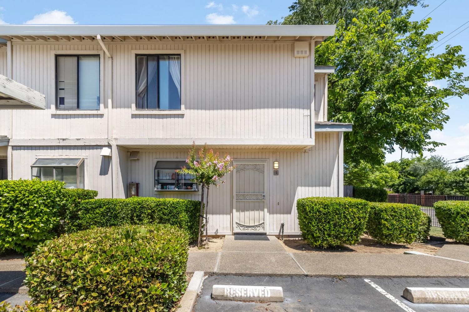 1125 Bell Street 1