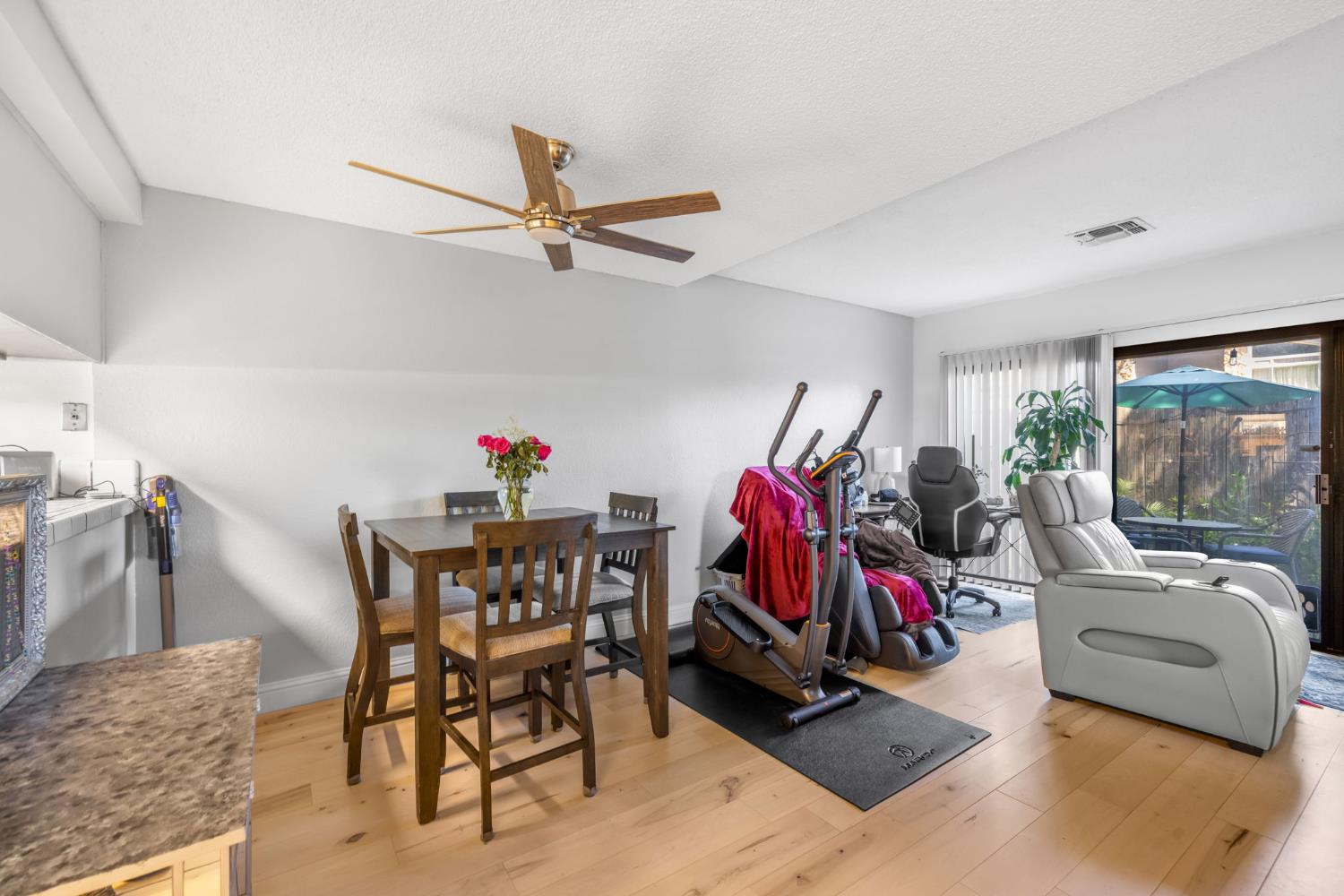 1125 Bell Street 1